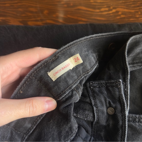 Levi's — Women’s Cinch Baggy Jeans - Picture 4 of 12